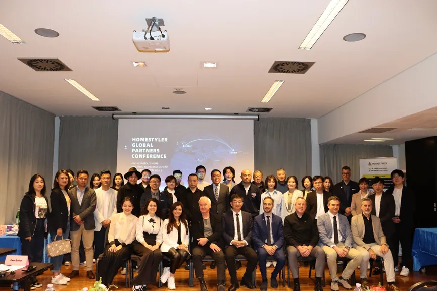 米蘭掀起“3D+AI”科技熱潮，居然之家攜手居然設計家亮相第62屆米蘭國際家具展